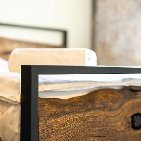 Near Meridianas With Parking I Cohost *