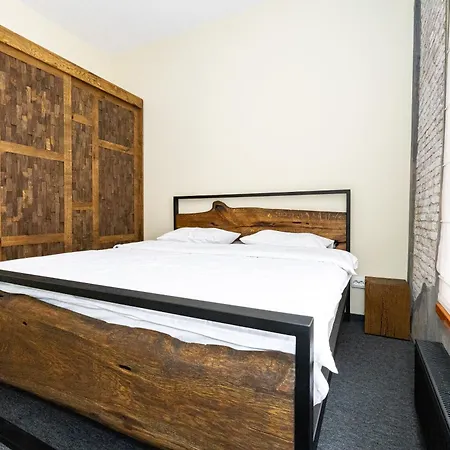 Near Meridianas With Parking I Cohost Apartman