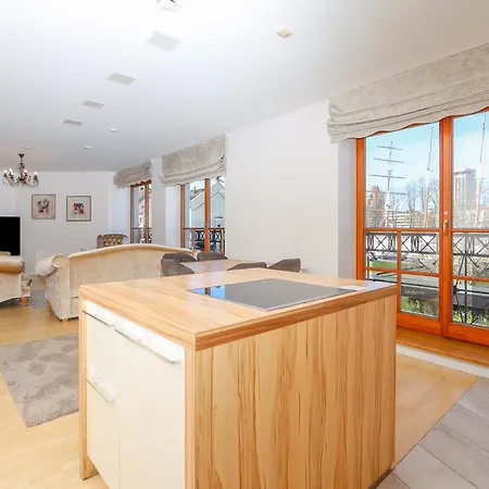 Near Meridianas With Parking I Cohost *