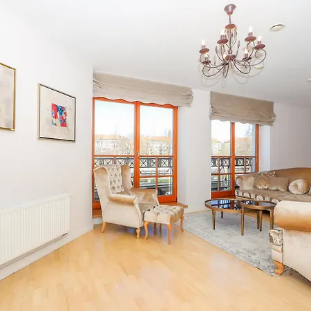 Near Meridianas With Parking I Cohost