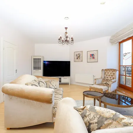 Near Meridianas With Parking I Cohost Apartman