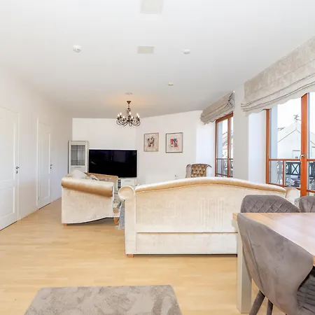 Marinaside Woodland Apt, By Cohost