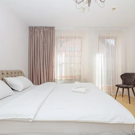 Near Meridianas With Parking I Cohost *