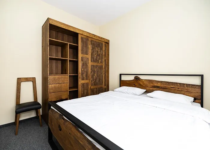 Near Meridianas With Parking I Cohost