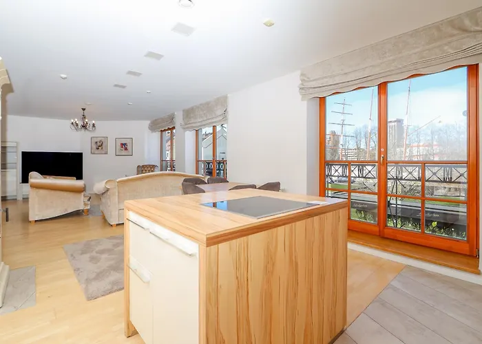 Near Meridianas With Parking I Cohost *