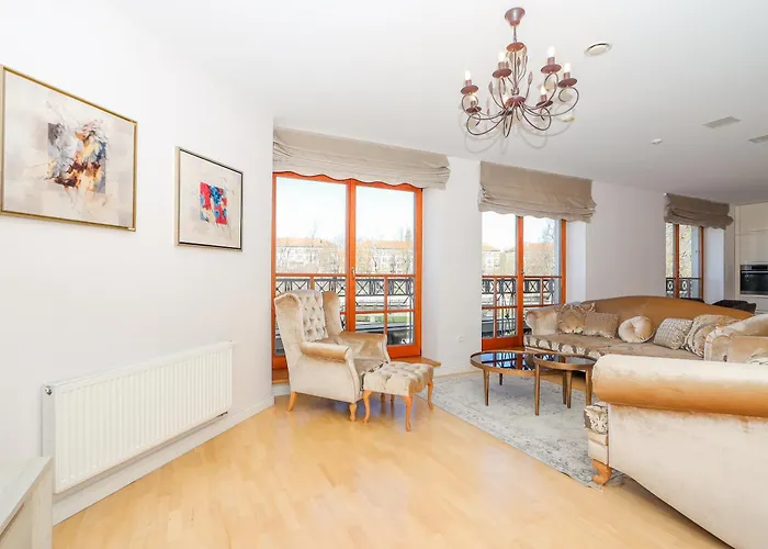 Near Meridianas With Parking I Cohost