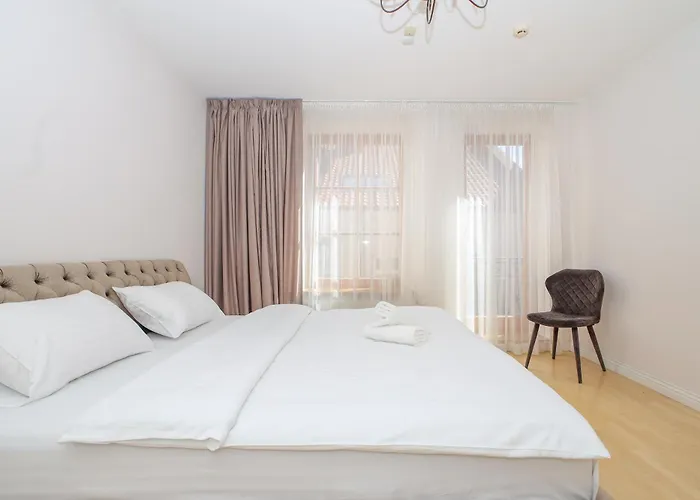 Near Meridianas With Parking I Cohost *